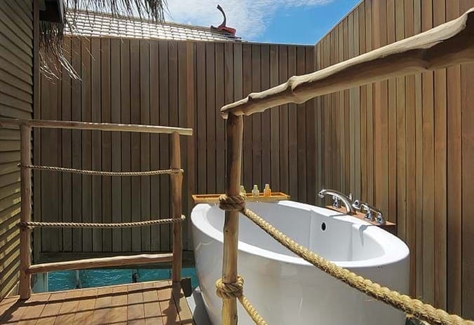 Constance Moofushi-Senior Water Villa outdoor bath_4842